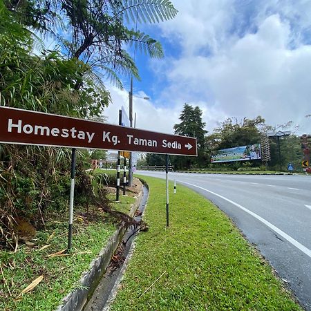 Aiza Homestay Opposite Abang Strawberry Taman Sedia Tanah Rata Bagian luar foto