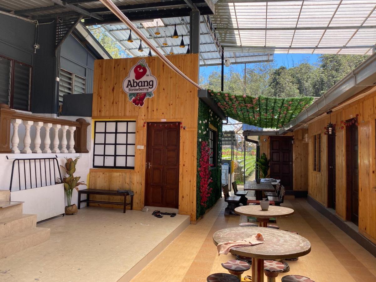Aiza Homestay Opposite Abang Strawberry Taman Sedia Tanah Rata Bagian luar foto
