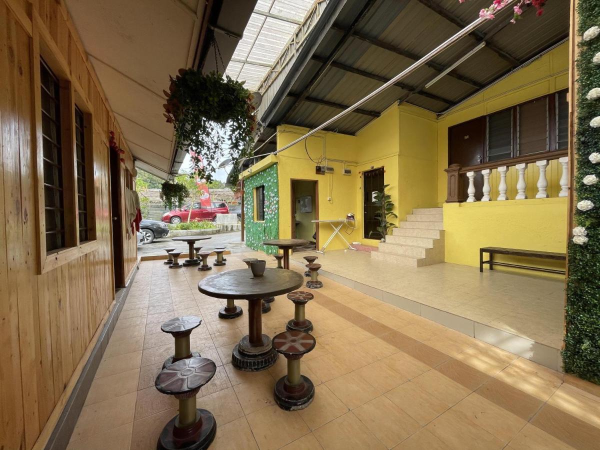 Aiza Homestay Opposite Abang Strawberry Taman Sedia Tanah Rata Bagian luar foto