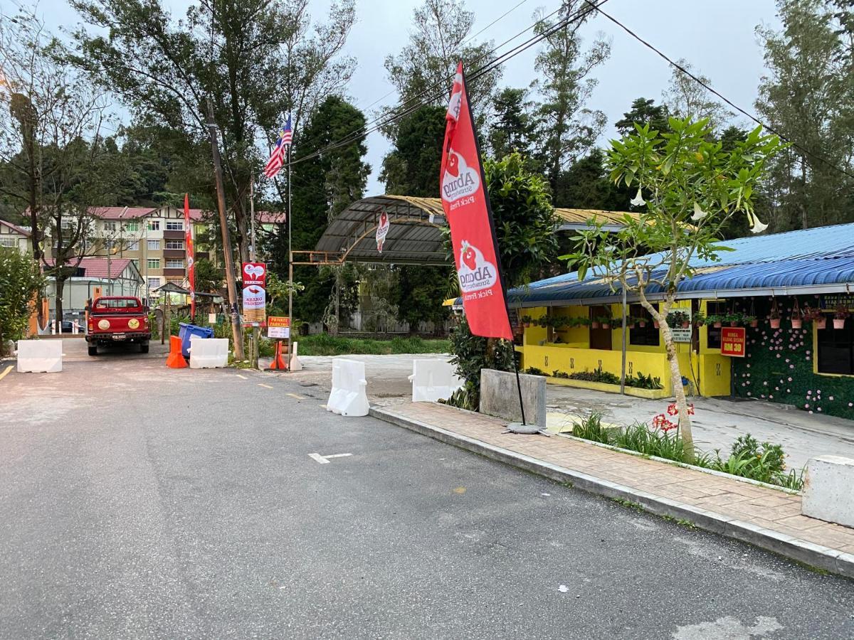 Aiza Homestay Opposite Abang Strawberry Taman Sedia Tanah Rata Bagian luar foto