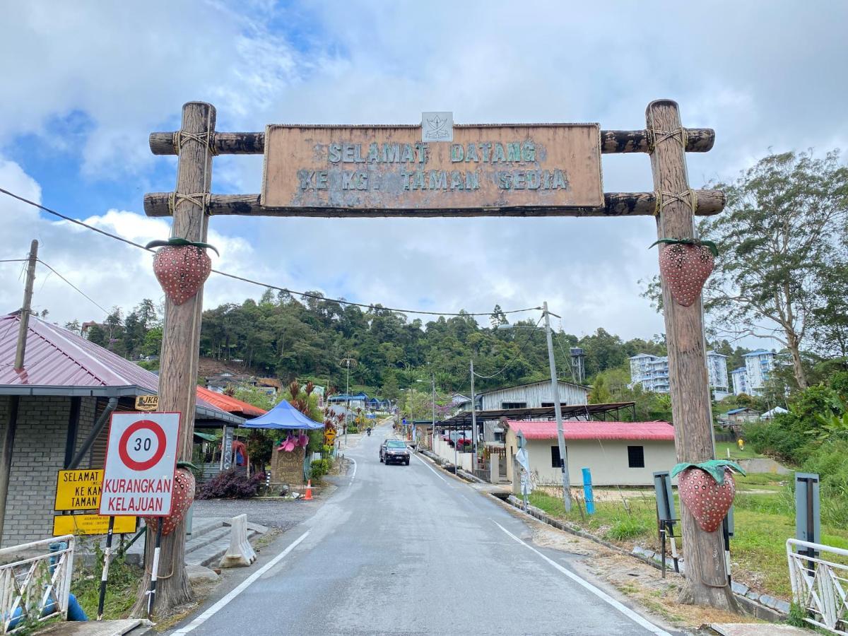 Aiza Homestay Opposite Abang Strawberry Taman Sedia Tanah Rata Bagian luar foto