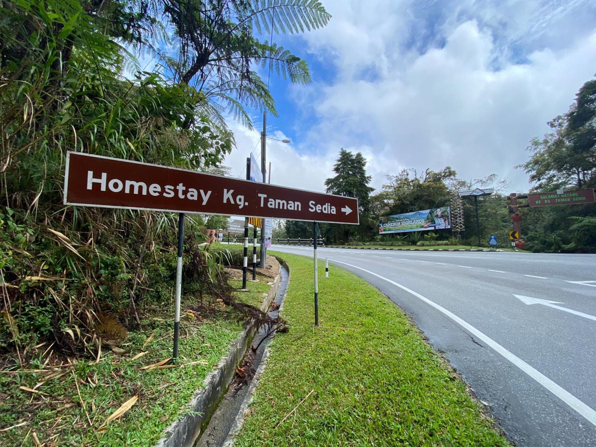 Aiza Homestay Opposite Abang Strawberry Taman Sedia Tanah Rata Bagian luar foto