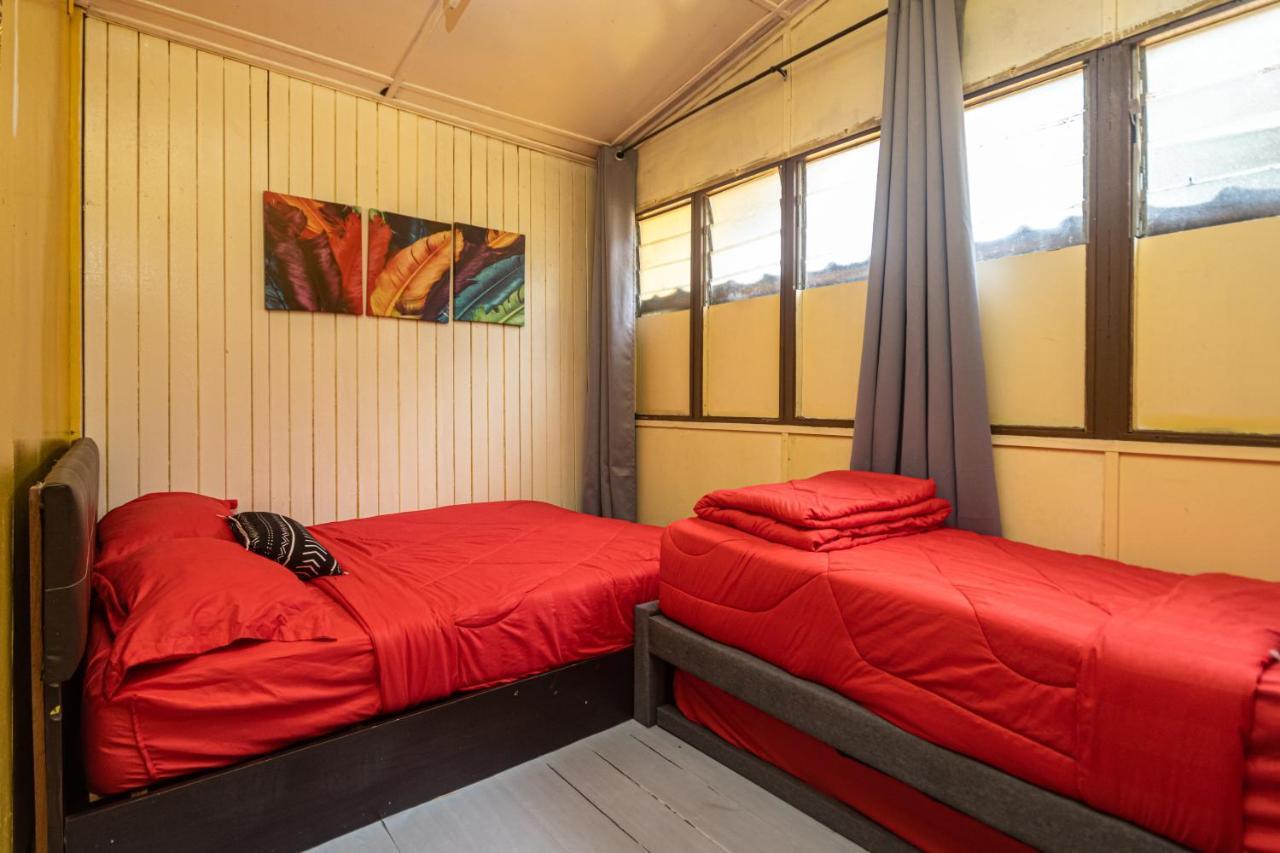 Aiza Homestay Opposite Abang Strawberry Taman Sedia Tanah Rata Bagian luar foto