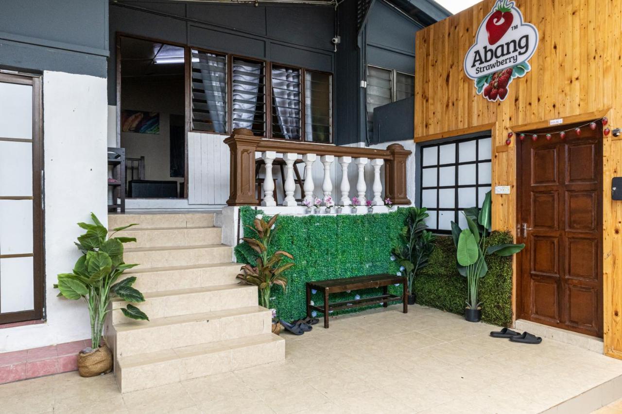 Aiza Homestay Opposite Abang Strawberry Taman Sedia Tanah Rata Bagian luar foto